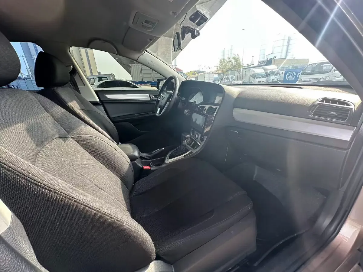 2014 Brilliance Auto H530 1.5T 150HP L4 5AT,autocango,china used car exporter,china ev exporter,chinese used car exporter,chinese used ev exporter