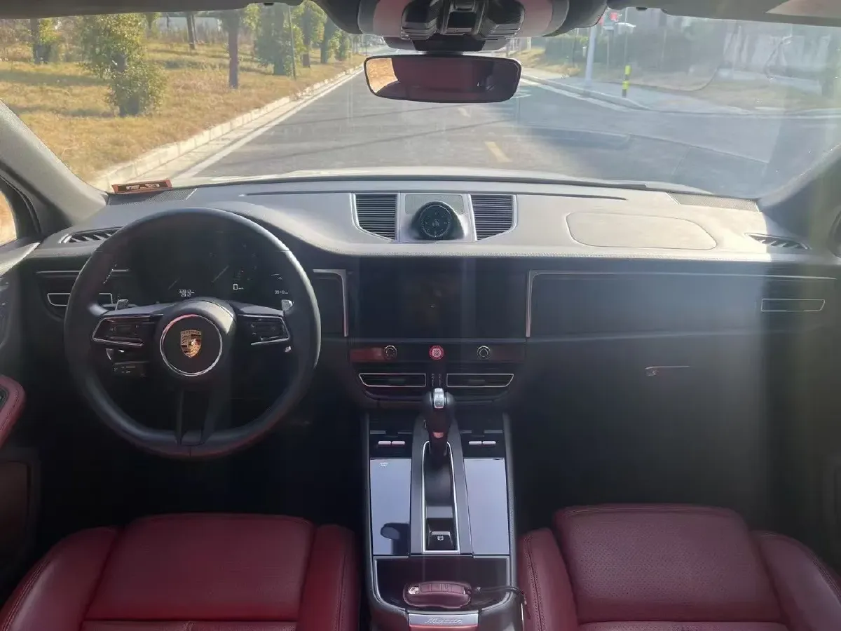 2023 Porsche Macan 2.0T 265HP L4 7DCT,autocango,china used car exporter,china ev exporter,chinese used car exporter,chinese used ev exporter
