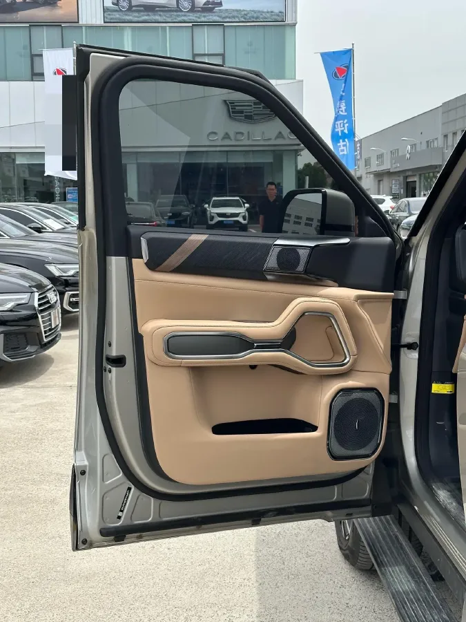 2025 FangChengBao Bao 8 2.0T 245HP L4 E-CVT PHEV 36.8KWH,autocango,china used car exporter,china ev exporter,chinese used car exporter,chinese used ev exporter