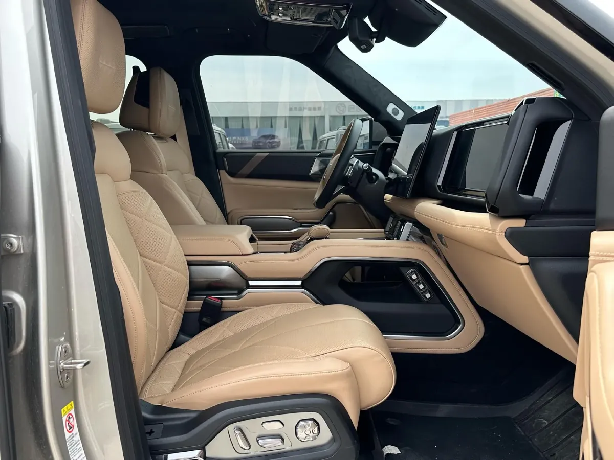 2025 FangChengBao Bao 8 2.0T 245HP L4 E-CVT PHEV 36.8KWH,autocango,china used car exporter,china ev exporter,chinese used car exporter,chinese used ev exporter