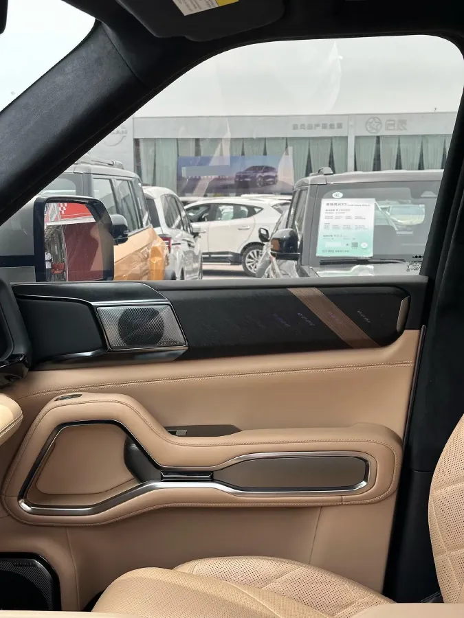 2025 FangChengBao Bao 8 2.0T 245HP L4 E-CVT PHEV 36.8KWH,autocango,china used car exporter,china ev exporter,chinese used car exporter,chinese used ev exporter