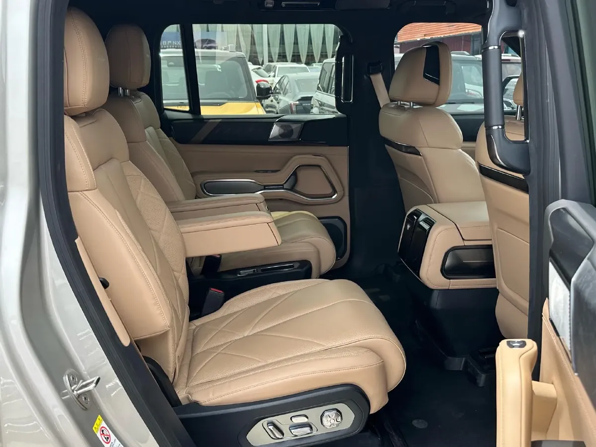 2025 FangChengBao Bao 8 2.0T 245HP L4 E-CVT PHEV 36.8KWH,autocango,china used car exporter,china ev exporter,chinese used car exporter,chinese used ev exporter