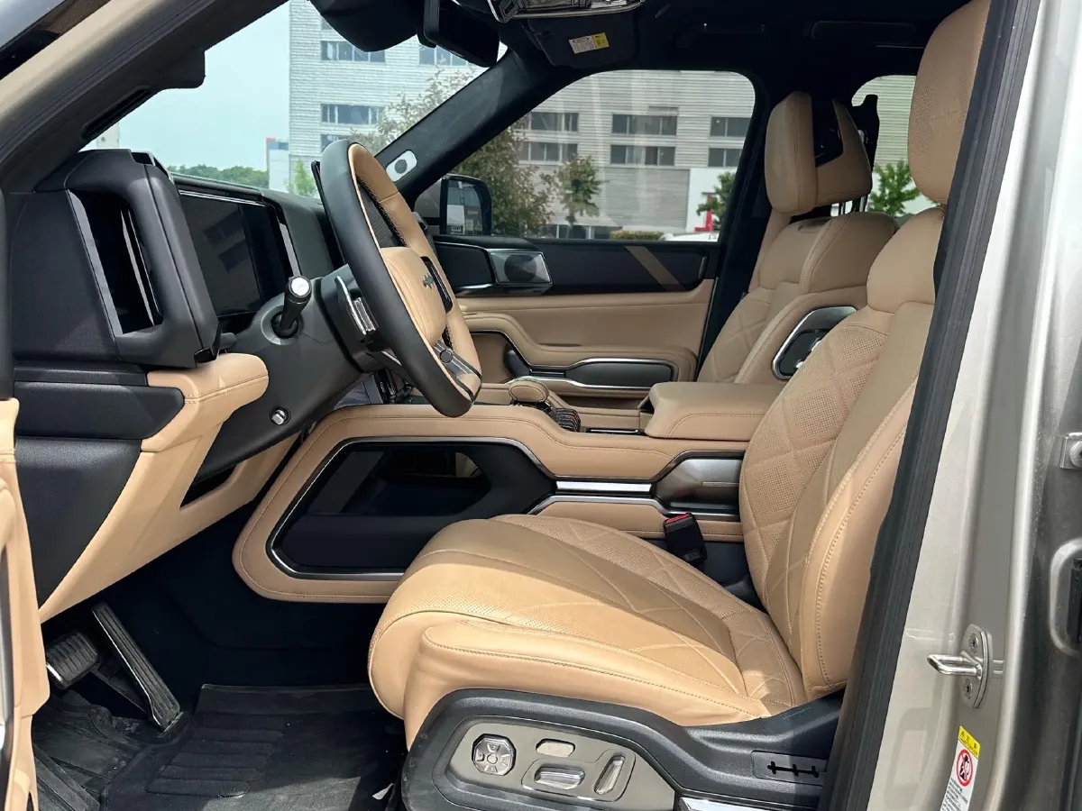 2025 FangChengBao Bao 8 2.0T 245HP L4 E-CVT PHEV 36.8KWH,autocango,china used car exporter,china ev exporter,chinese used car exporter,chinese used ev exporter