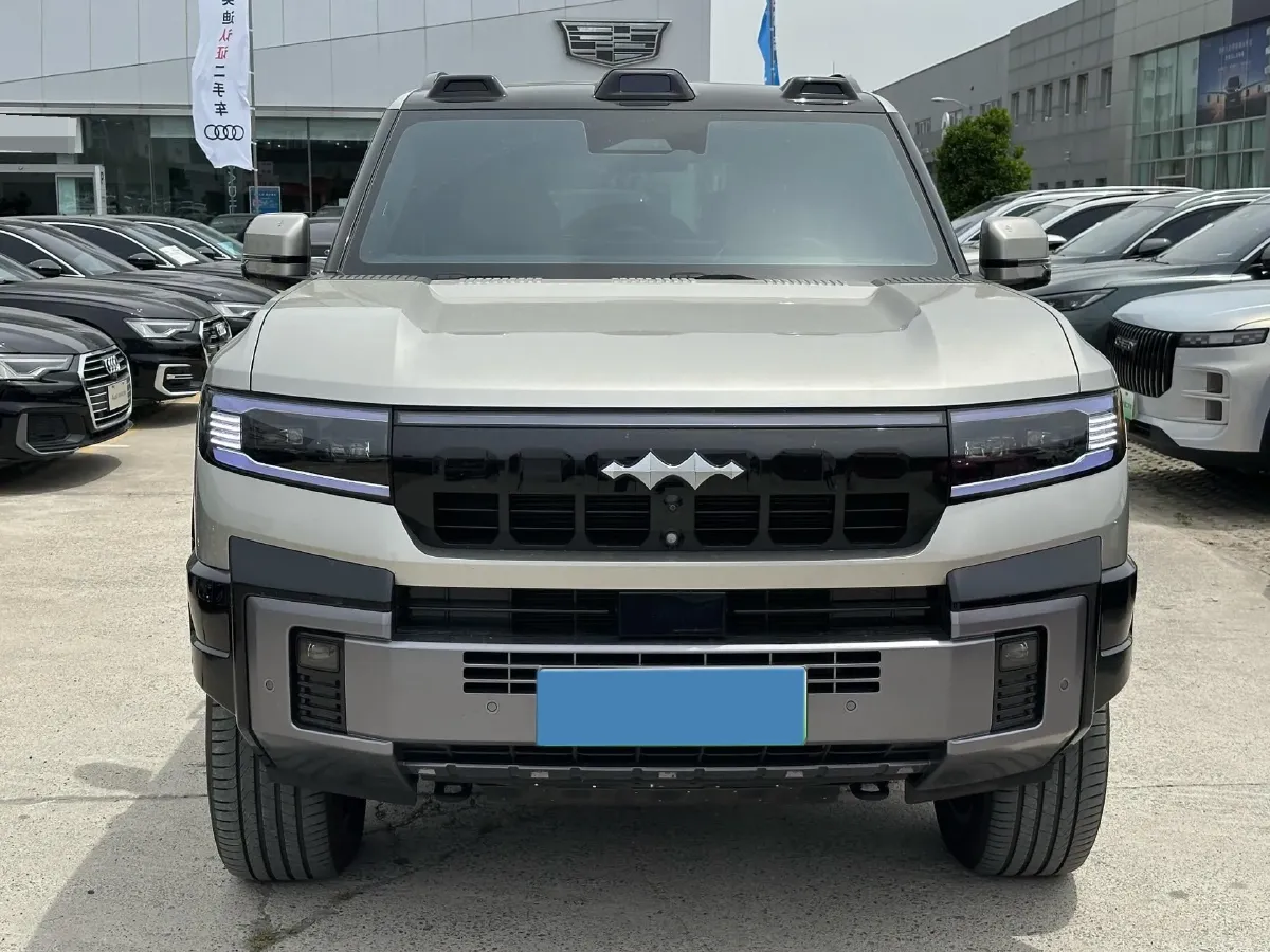 2025 FangChengBao Bao 8 2.0T 245HP L4 E-CVT PHEV 36.8KWH,autocango,china used car exporter,china ev exporter,chinese used car exporter,chinese used ev exporter
