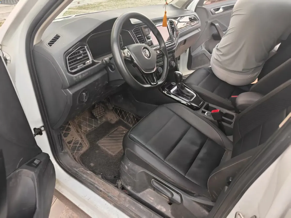 2020 Volkswagen T-Roc 1.4T 150HP L4 7DCT,autocango,china used car exporter,china ev exporter,chinese used car exporter,chinese used ev exporter