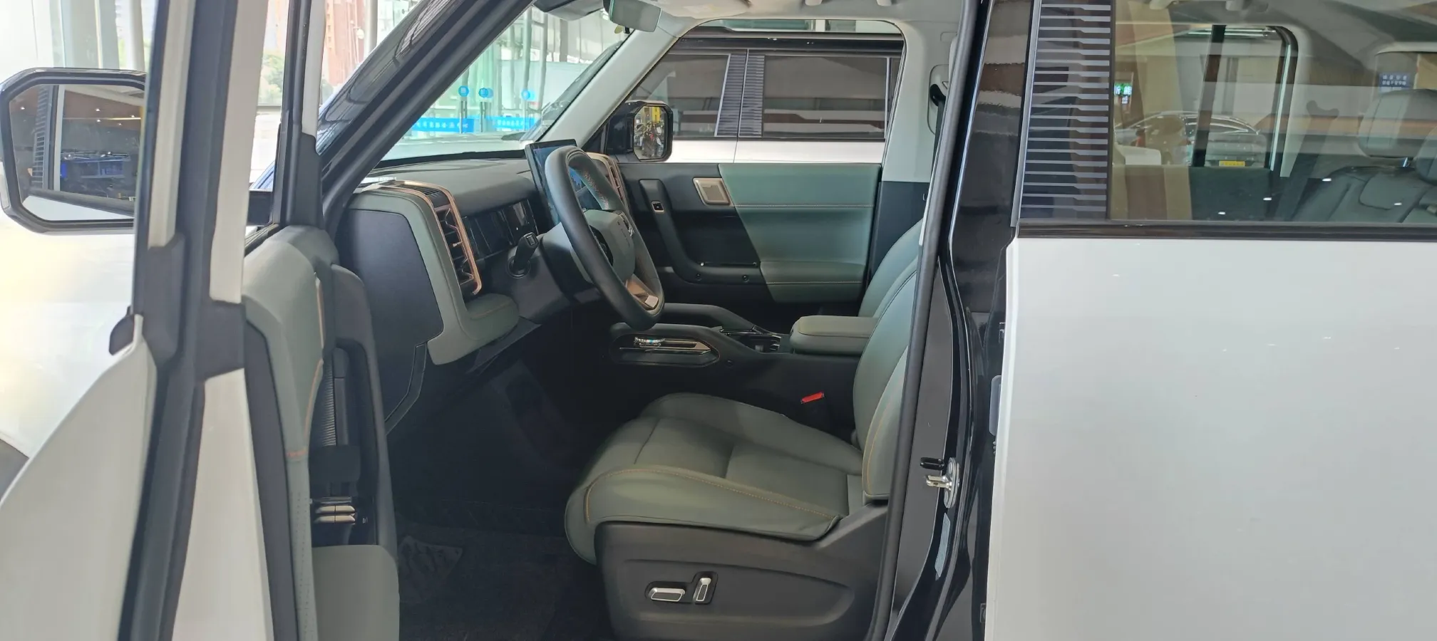 2024 iCAR iCAR 03 BEV 65.69KWH,autocango,china used car exporter,china ev exporter,chinese used car exporter,chinese used ev exporter