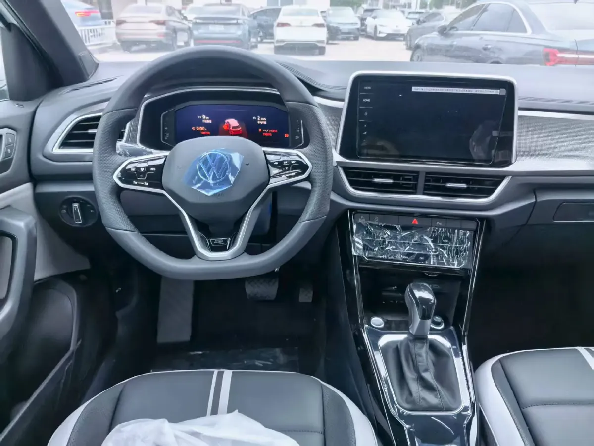 2025 Volkswagen T-Roc 1.5T 160HP L4 7DCT,autocango,china used car exporter,china ev exporter,chinese used car exporter,chinese used ev exporter