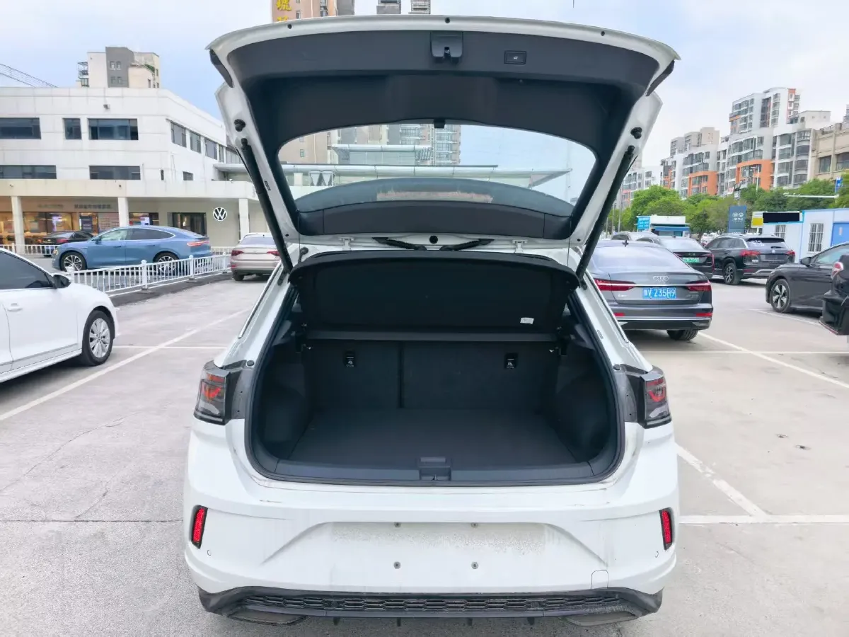 2025 Volkswagen T-Roc 1.5T 160HP L4 7DCT,autocango,china used car exporter,china ev exporter,chinese used car exporter,chinese used ev exporter