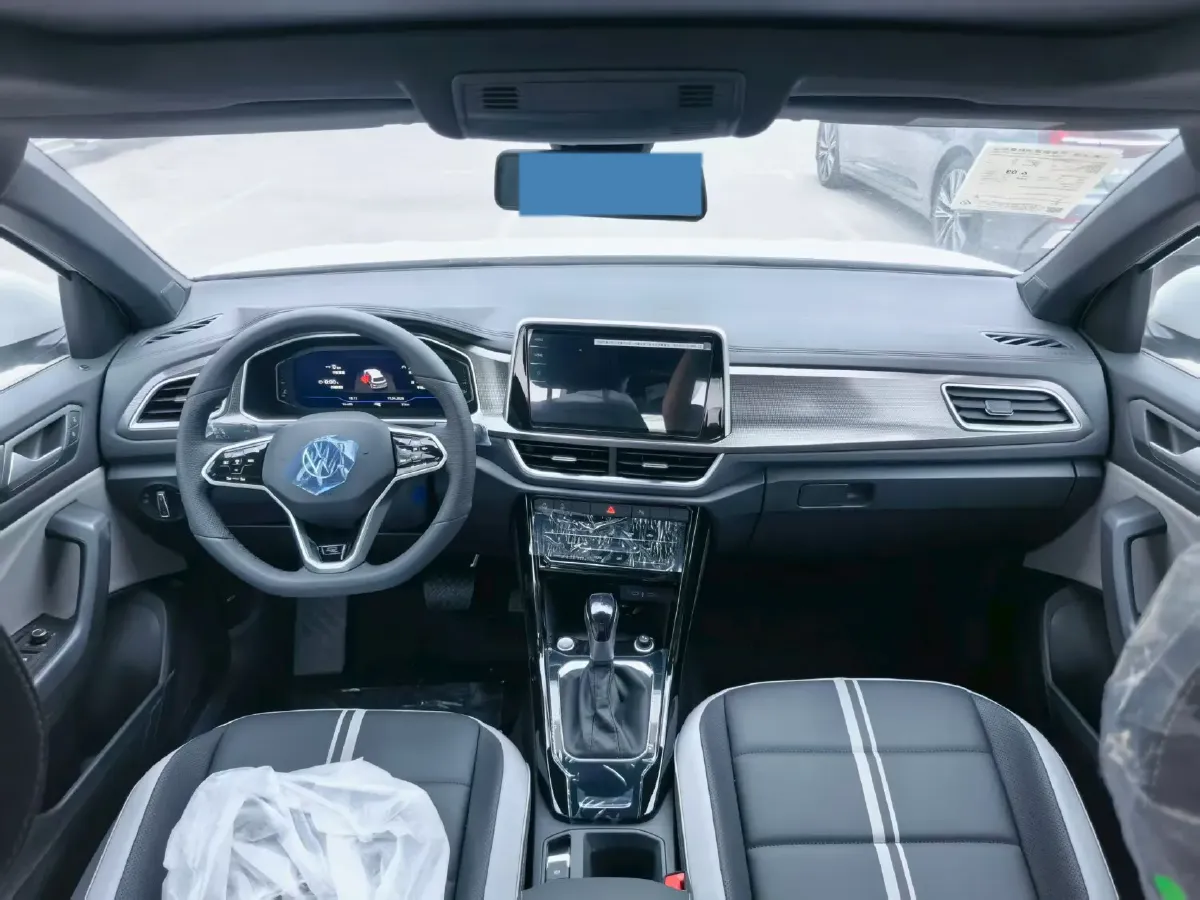2025 Volkswagen T-Roc 1.5T 160HP L4 7DCT,autocango,china used car exporter,china ev exporter,chinese used car exporter,chinese used ev exporter