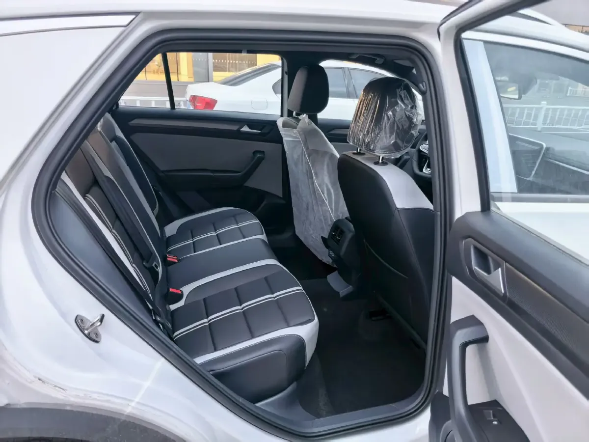 2025 Volkswagen T-Roc 1.5T 160HP L4 7DCT,autocango,china used car exporter,china ev exporter,chinese used car exporter,chinese used ev exporter