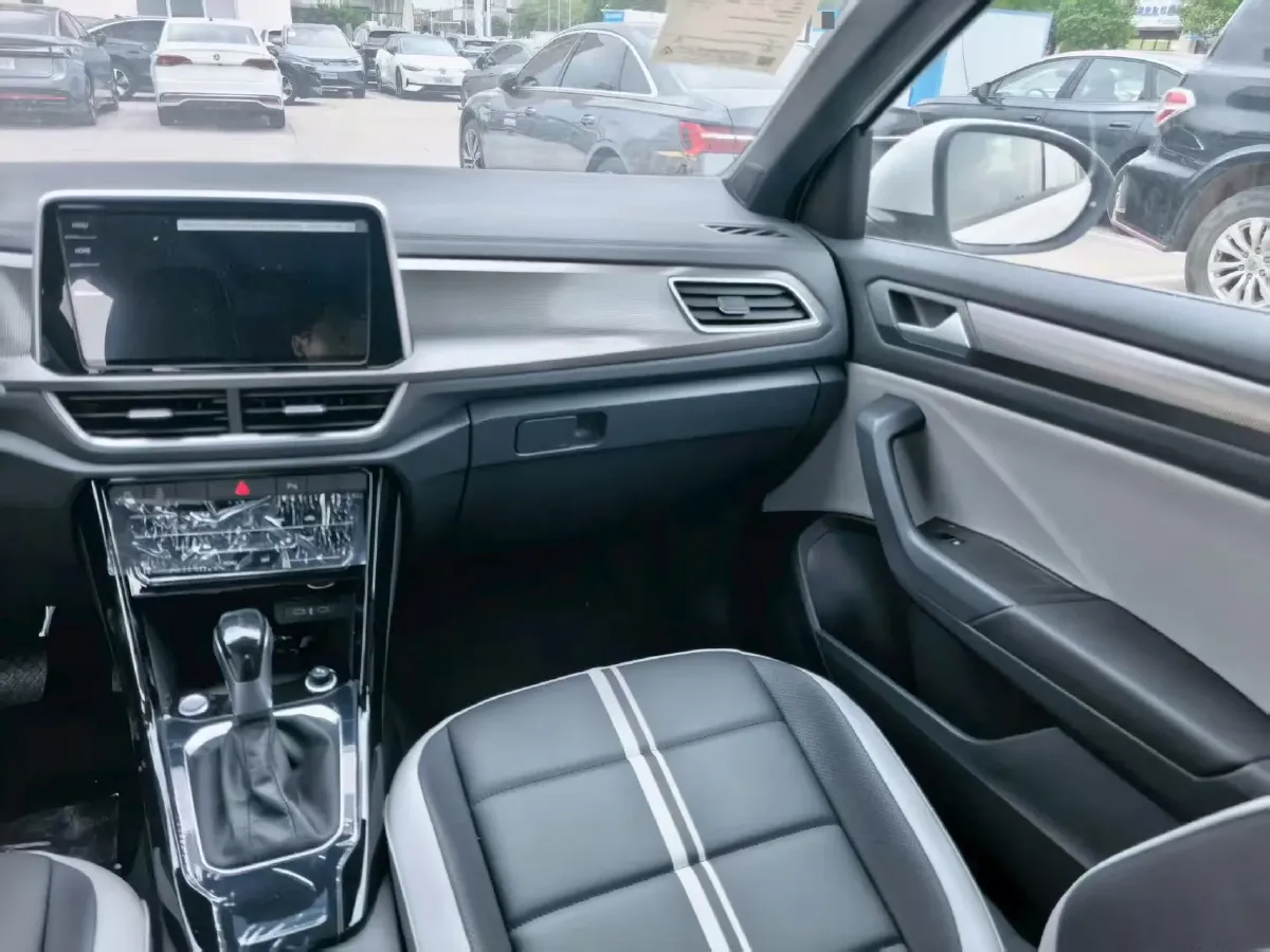 2025 Volkswagen T-Roc 1.5T 160HP L4 7DCT,autocango,china used car exporter,china ev exporter,chinese used car exporter,chinese used ev exporter
