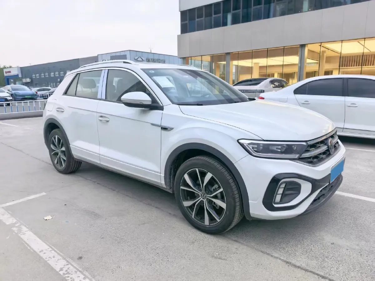 2025 Volkswagen T-Roc 1.5T 160HP L4 7DCT,autocango,china used car exporter,china ev exporter,chinese used car exporter,chinese used ev exporter