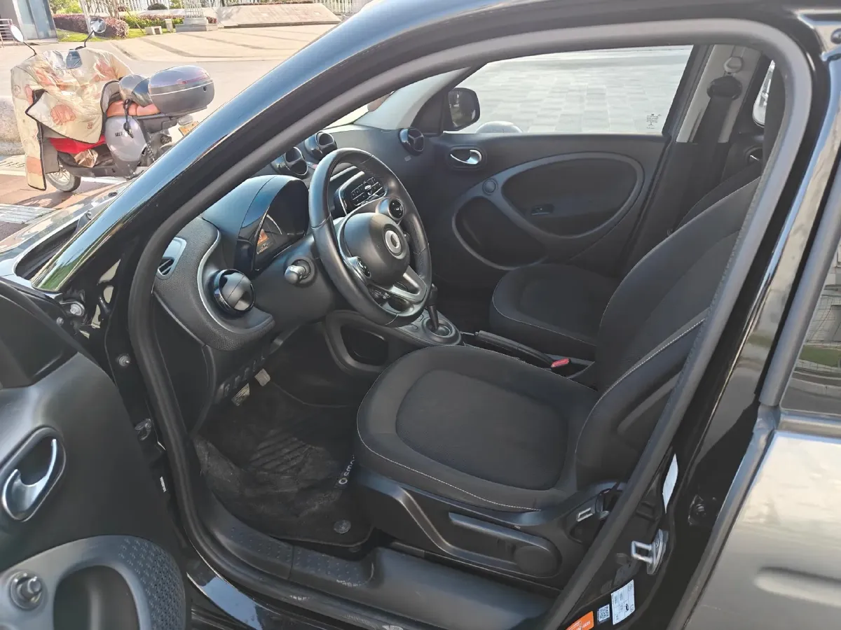 2016 Smart smart forfour 1.0L 71HP L3 6DCT,autocango,china used car exporter,china ev exporter,chinese used car exporter,chinese used ev exporter