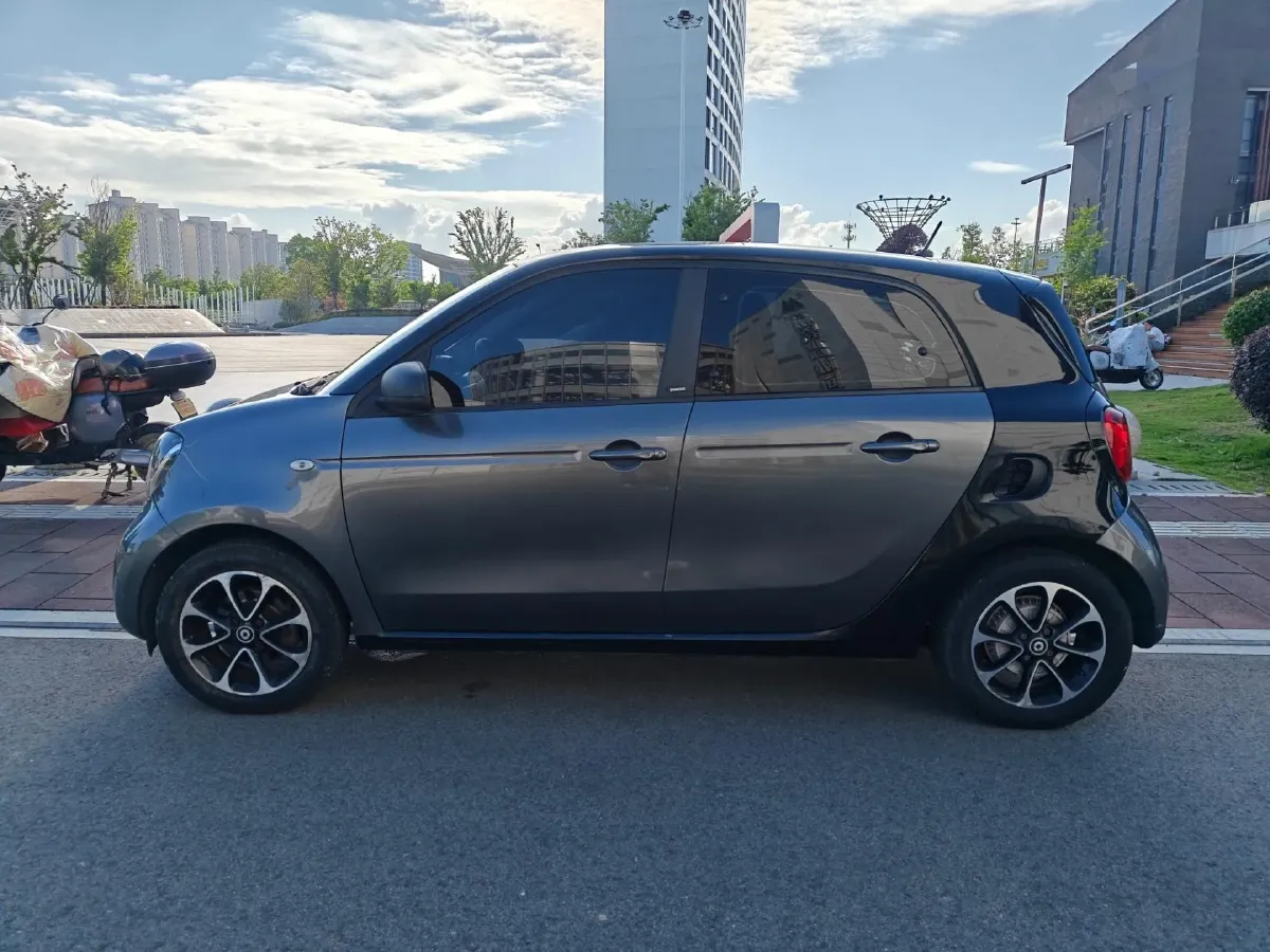 2016 Smart smart forfour 1.0L 71HP L3 6DCT,autocango,china used car exporter,china ev exporter,chinese used car exporter,chinese used ev exporter