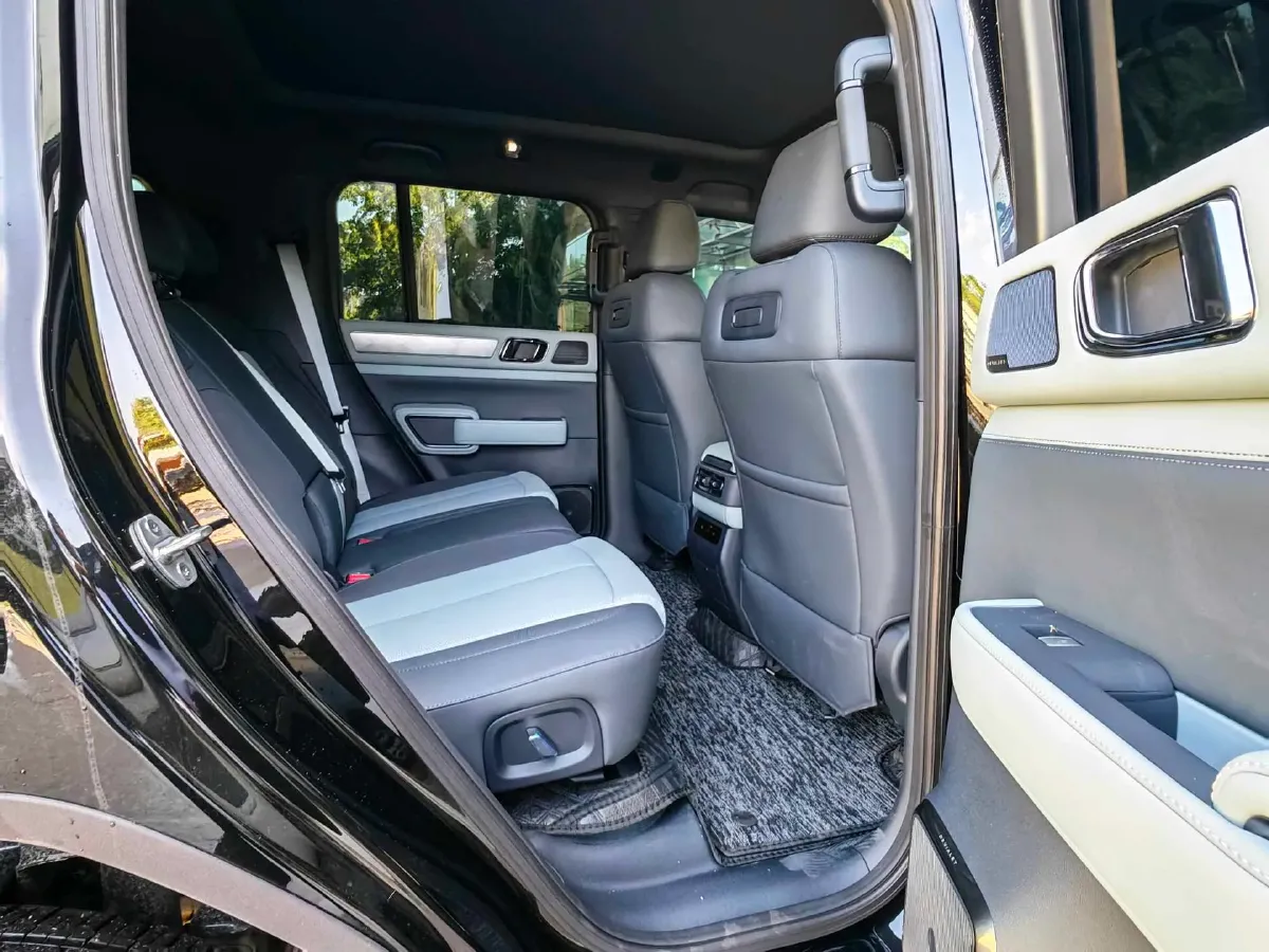 2025 FangChengBao Bao 5 1.5T 194HP L4 E-CVT PHEV,autocango,china used car exporter,china ev exporter,chinese used car exporter,chinese used ev exporter