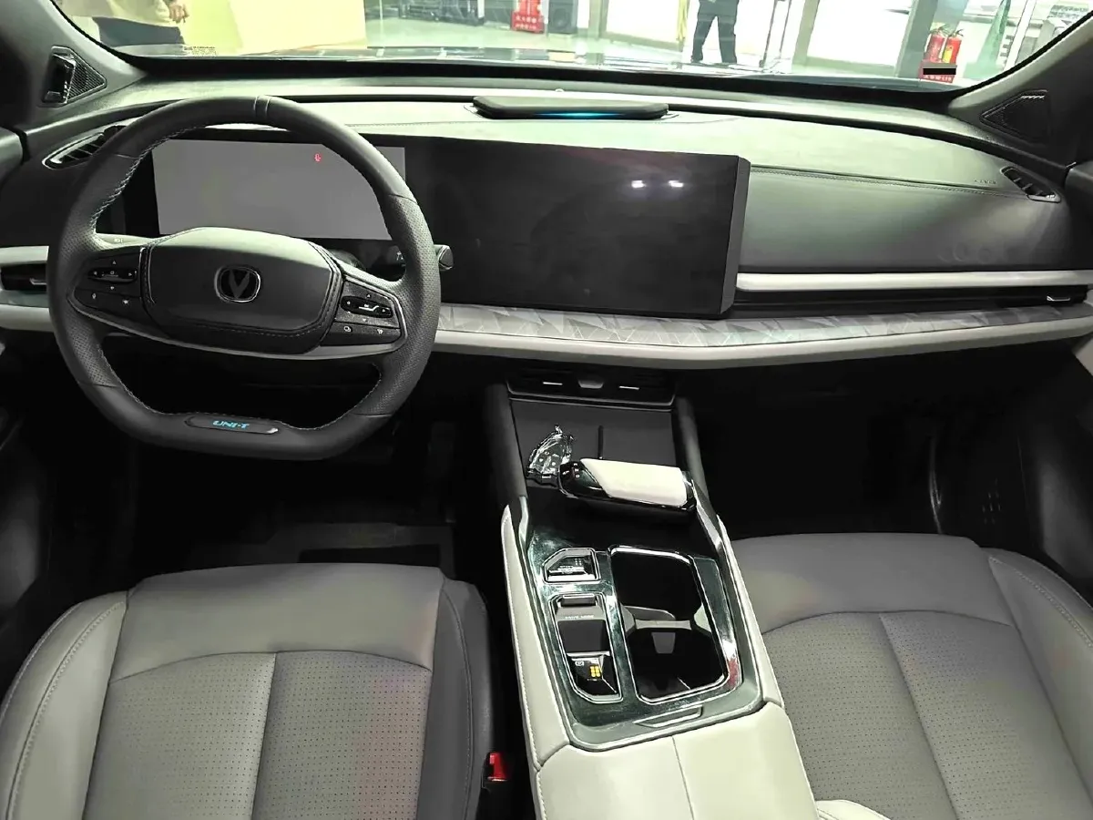 2023 ChangAn UNI-T 1.5T 188HP L4 7DCT,autocango,china used car exporter,china ev exporter,chinese used car exporter,chinese used ev exporter