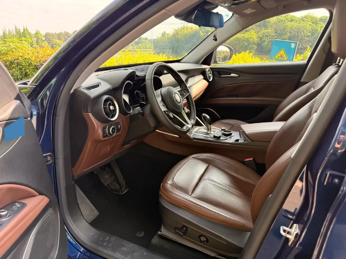 2017 Jaguar XE 2.0T 240HP L4 8AT,autocango,china used car exporter,china ev exporter,chinese used car exporter,chinese used ev exporter