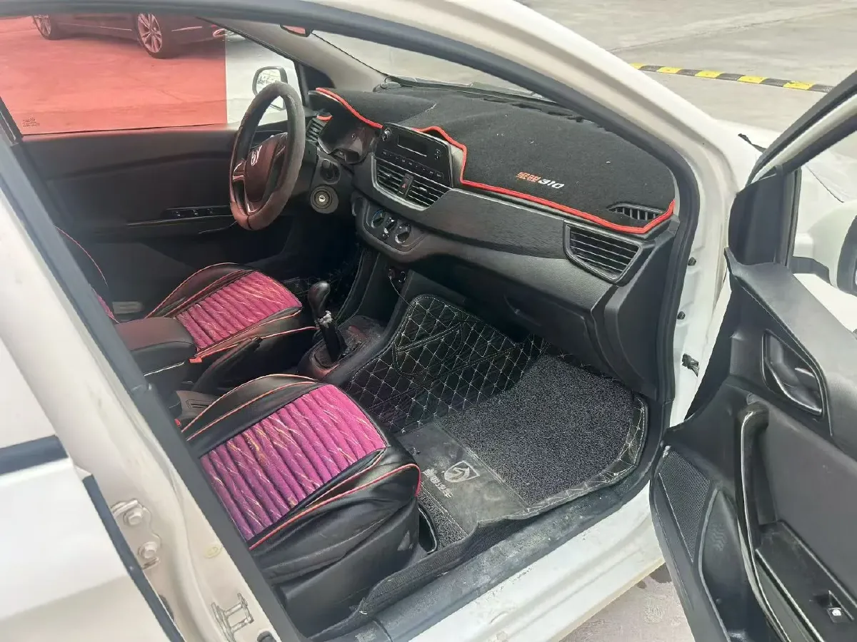 2020 BaoJun 310 1.2L 80HP L4 5MT,autocango,china used car exporter,china ev exporter,chinese used car exporter,chinese used ev exporter