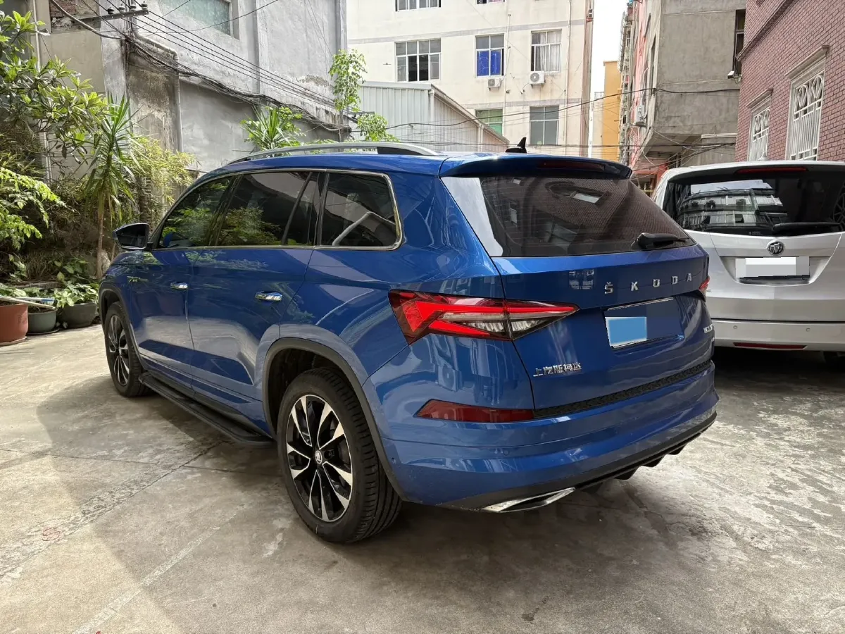 2022 Skoda Kodiak 2.0T 220HP L4 7DCT,autocango,china used car exporter,china ev exporter,chinese used car exporter,chinese used ev exporter