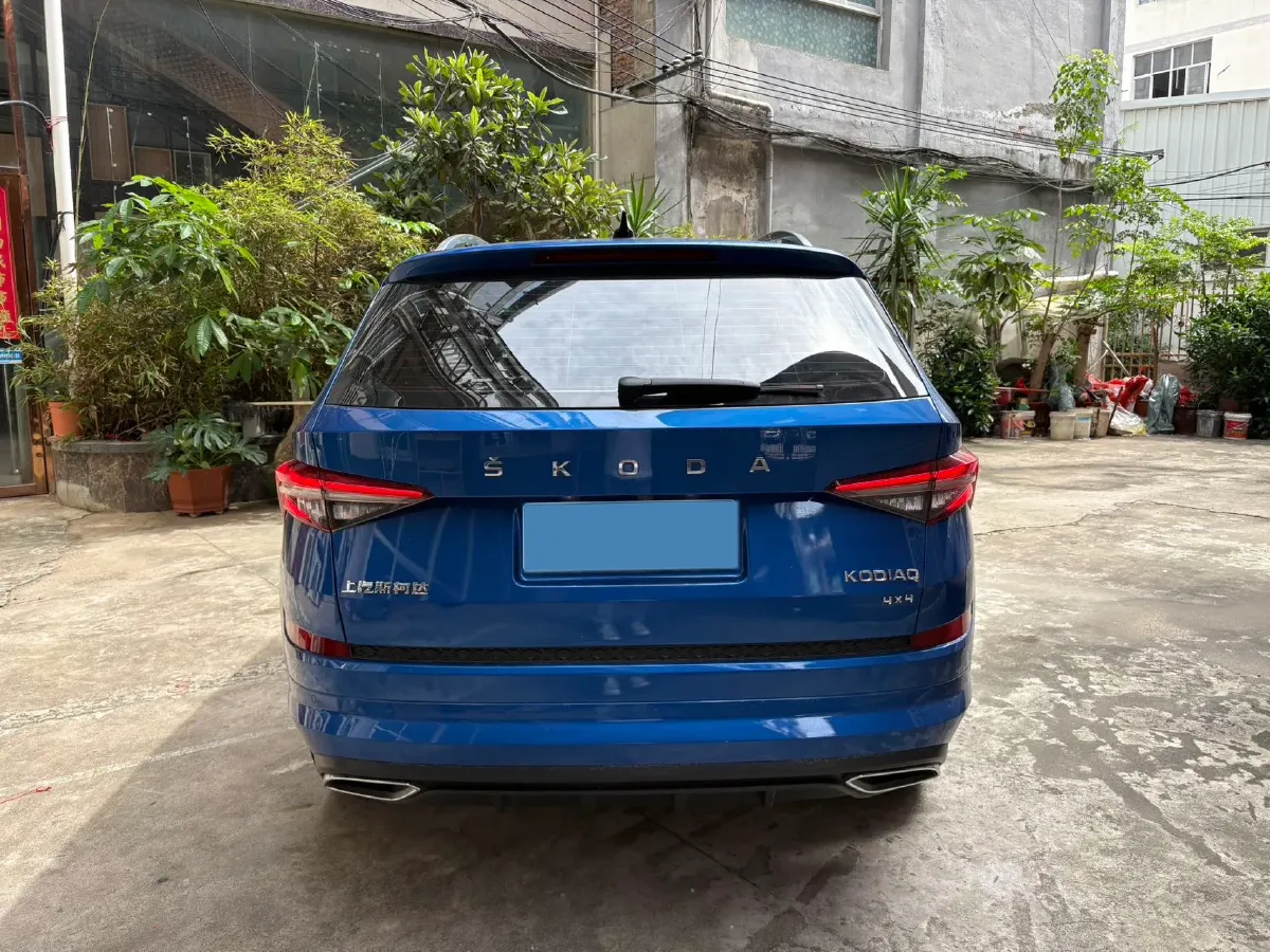 2022 Skoda Kodiak 2.0T 220HP L4 7DCT,autocango,china used car exporter,china ev exporter,chinese used car exporter,chinese used ev exporter