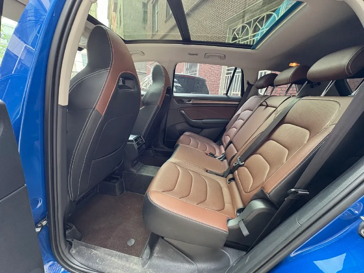 2022 Skoda Kodiak 2.0T 220HP L4 7DCT,autocango,china used car exporter,china ev exporter,chinese used car exporter,chinese used ev exporter