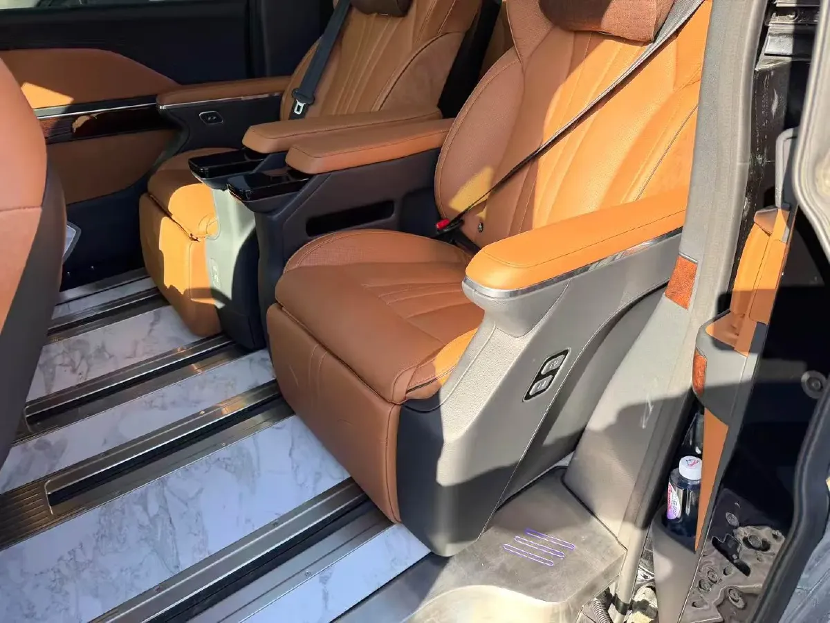 2023 HongQi HQ9 2.0T 252HP L4 8AT,autocango,china used car exporter,china ev exporter,chinese used car exporter,chinese used ev exporter