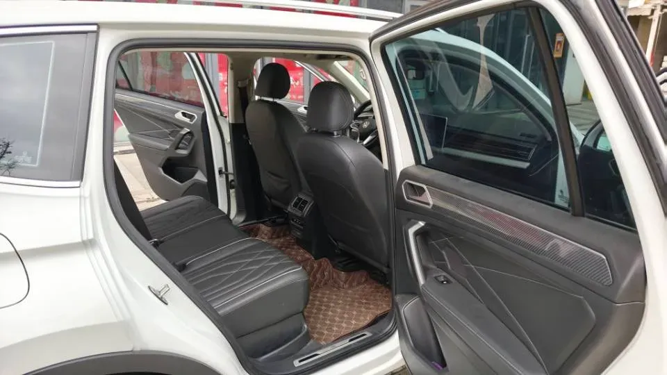 2023 Volkswagen Tiguan L 2.0T 186HP L4 7DCT,autocango,china used car exporter,china ev exporter,chinese used car exporter,chinese used ev exporter
