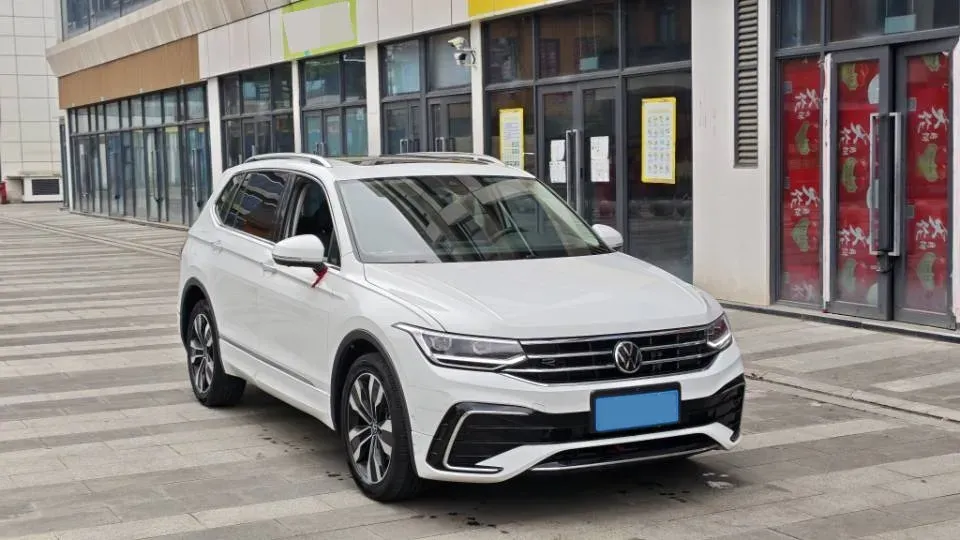 2023 Volkswagen Tiguan L 2.0T 186HP L4 7DCT,autocango,china used car exporter,china ev exporter,chinese used car exporter,chinese used ev exporter