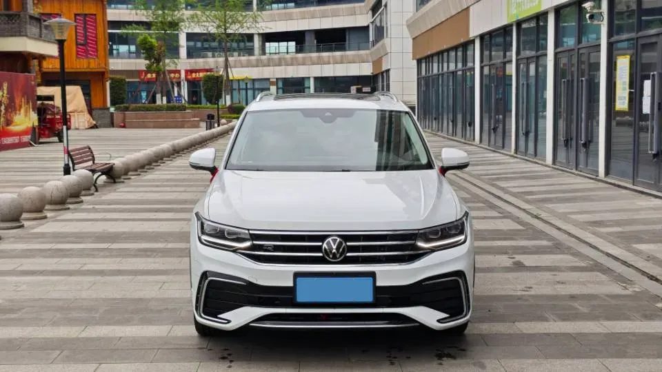 2023 Volkswagen Tiguan L 2.0T 186HP L4 7DCT,autocango,china used car exporter,china ev exporter,chinese used car exporter,chinese used ev exporter