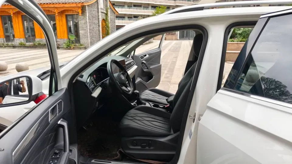2023 Volkswagen Tiguan L 2.0T 186HP L4 7DCT,autocango,china used car exporter,china ev exporter,chinese used car exporter,chinese used ev exporter