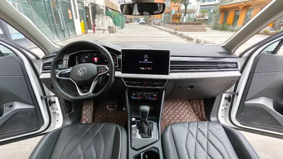 2023 Volkswagen Tiguan L 2.0T 186HP L4 7DCT,autocango,china used car exporter,china ev exporter,chinese used car exporter,chinese used ev exporter