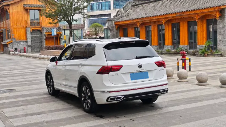 2023 Volkswagen Tiguan L 2.0T 186HP L4 7DCT,autocango,china used car exporter,china ev exporter,chinese used car exporter,chinese used ev exporter