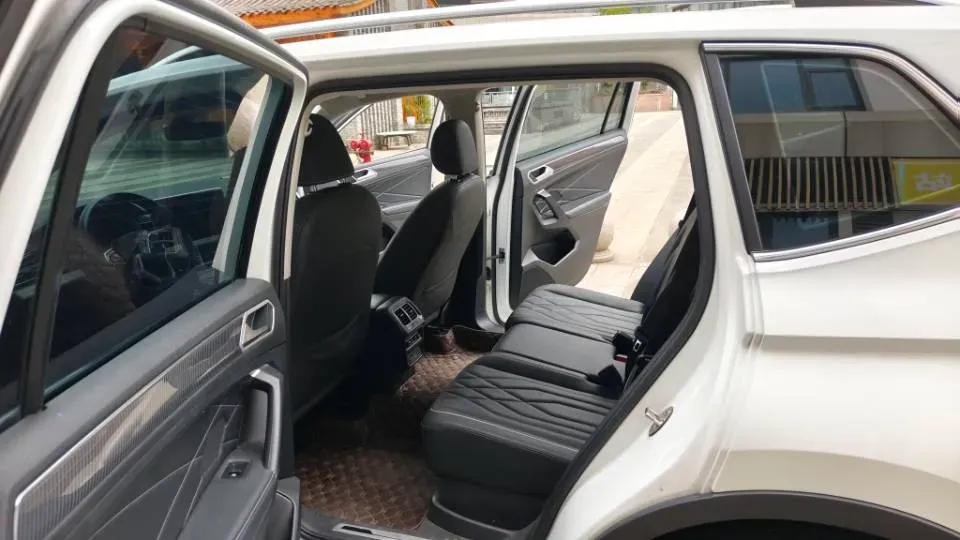 2023 Volkswagen Tiguan L 2.0T 186HP L4 7DCT,autocango,china used car exporter,china ev exporter,chinese used car exporter,chinese used ev exporter