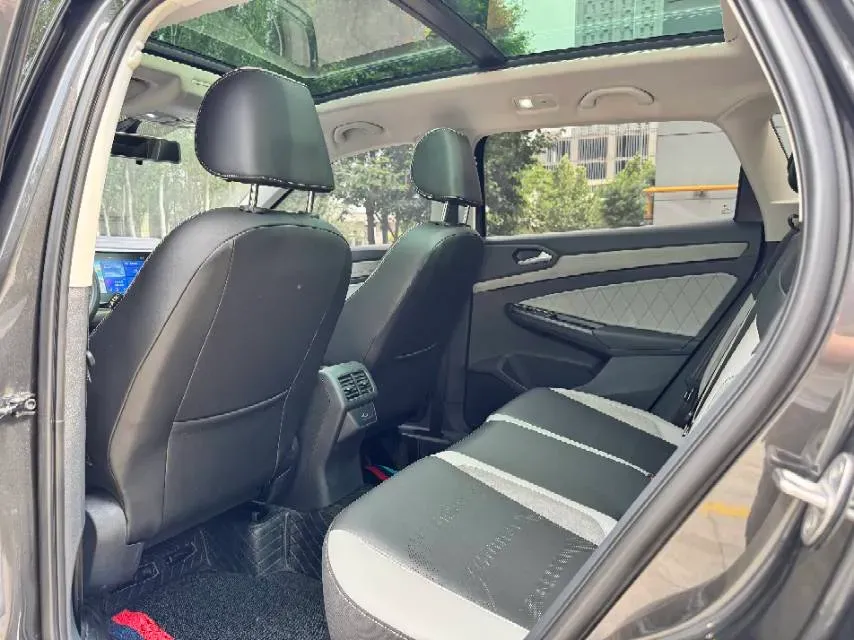 2022 Jetta VS7 1.4T 150HP L4 6AT,autocango,china used car exporter,china ev exporter,chinese used car exporter,chinese used ev exporter