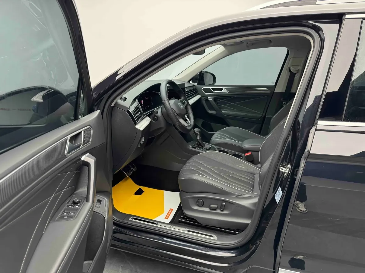 2024 Volkswagen Tiguan L 2.0T 186HP L4 7DCT,autocango,china used car exporter,china ev exporter,chinese used car exporter,chinese used ev exporter