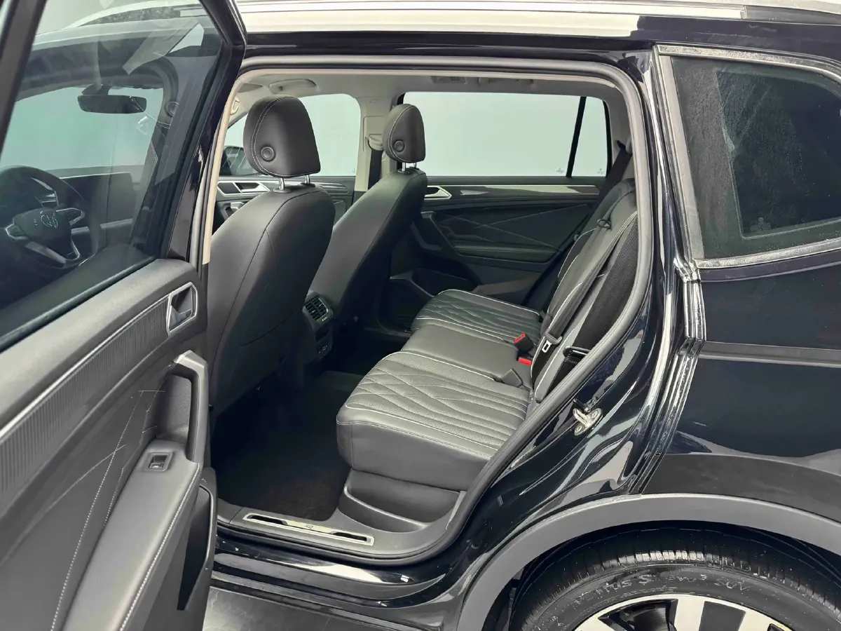 2024 Volkswagen Tiguan L 2.0T 186HP L4 7DCT,autocango,china used car exporter,china ev exporter,chinese used car exporter,chinese used ev exporter