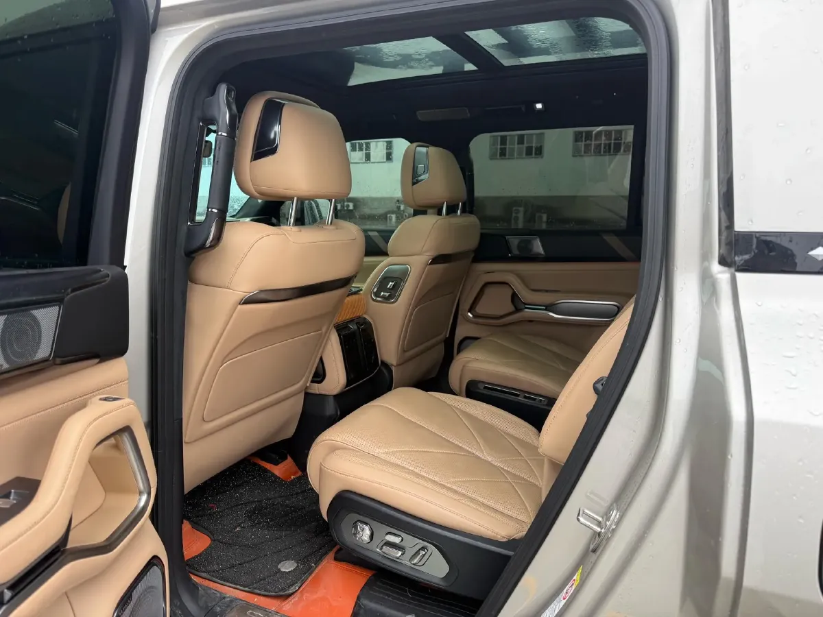 2025 FangChengBao Bao 8 2.0T 245HP L4 E-CVT PHEV 36.8KWH,autocango,china used car exporter,china ev exporter,chinese used car exporter,chinese used ev exporter