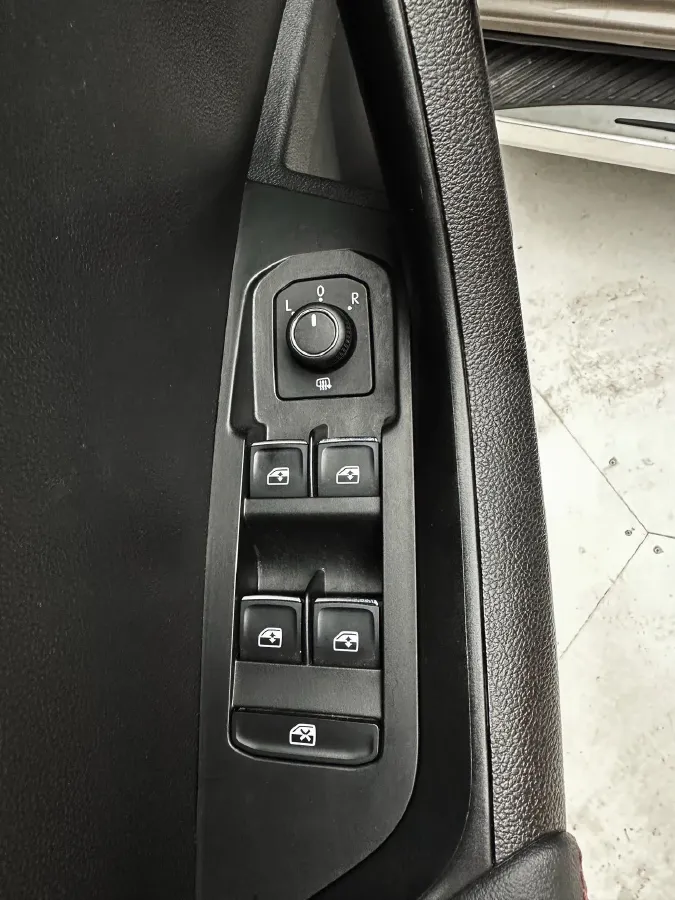 2022 Skoda Karoq 1.4T 150HP L4 7DCT,autocango,china used car exporter,china ev exporter,chinese used car exporter,chinese used ev exporter