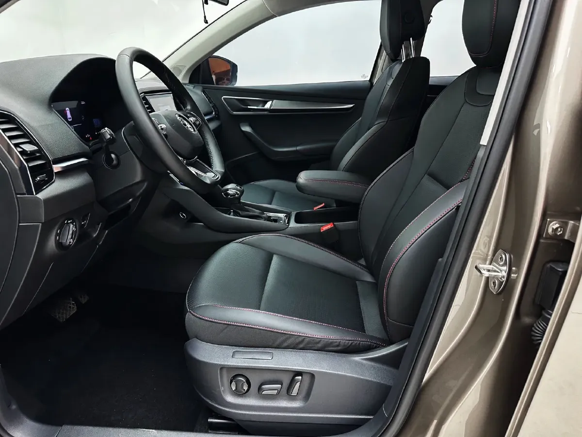 2022 Skoda Karoq 1.4T 150HP L4 7DCT,autocango,china used car exporter,china ev exporter,chinese used car exporter,chinese used ev exporter