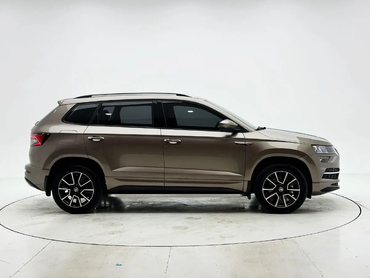 2022 Skoda Karoq 1.4T 150HP L4 7DCT,autocango,china used car exporter,china ev exporter,chinese used car exporter,chinese used ev exporter