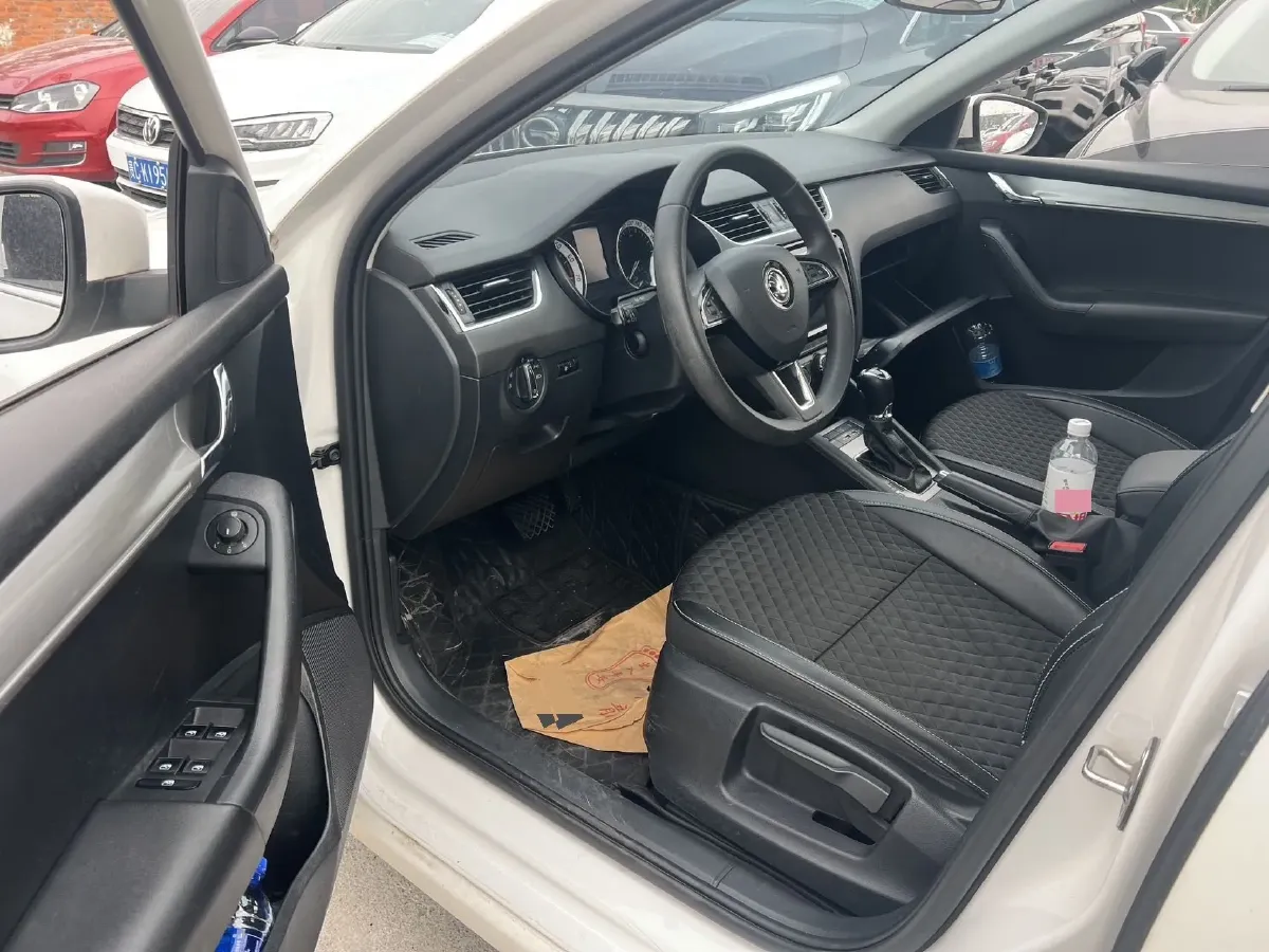 2019 Skoda Octavia 1.2T 116HP L4 7DCT,autocango,china used car exporter,china ev exporter,chinese used car exporter,chinese used ev exporter