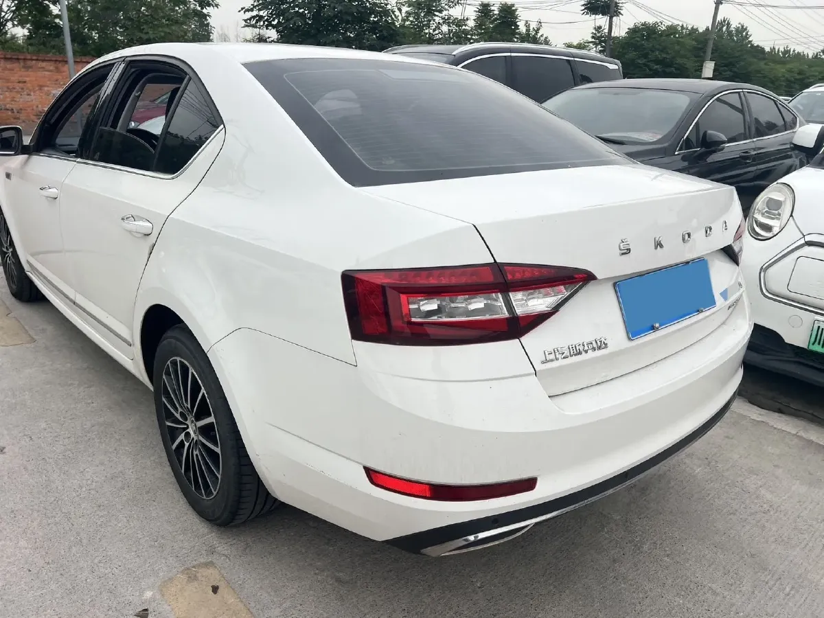 2019 Skoda Octavia 1.2T 116HP L4 7DCT,autocango,china used car exporter,china ev exporter,chinese used car exporter,chinese used ev exporter
