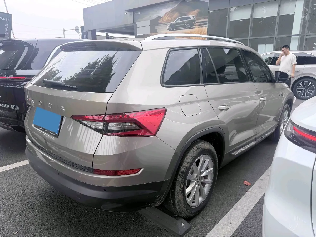 2020 Skoda Kodiak 2.0T 186HP L4 7DCT,autocango,china used car exporter,china ev exporter,chinese used car exporter,chinese used ev exporter