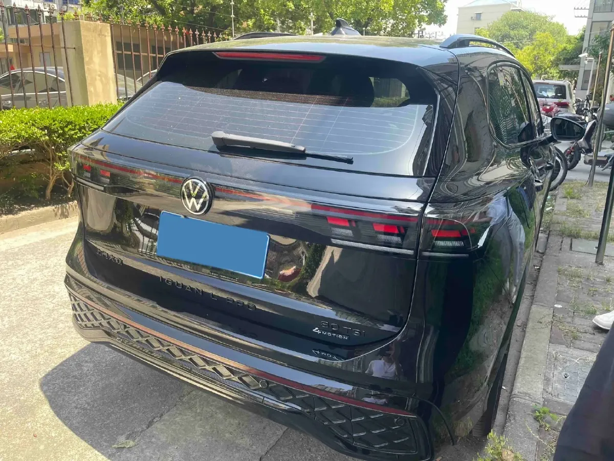 2025 Volkswagen Tiguan L 2.0T 220HP L4 7DCT,autocango,china used car exporter,china ev exporter,chinese used car exporter,chinese used ev exporter