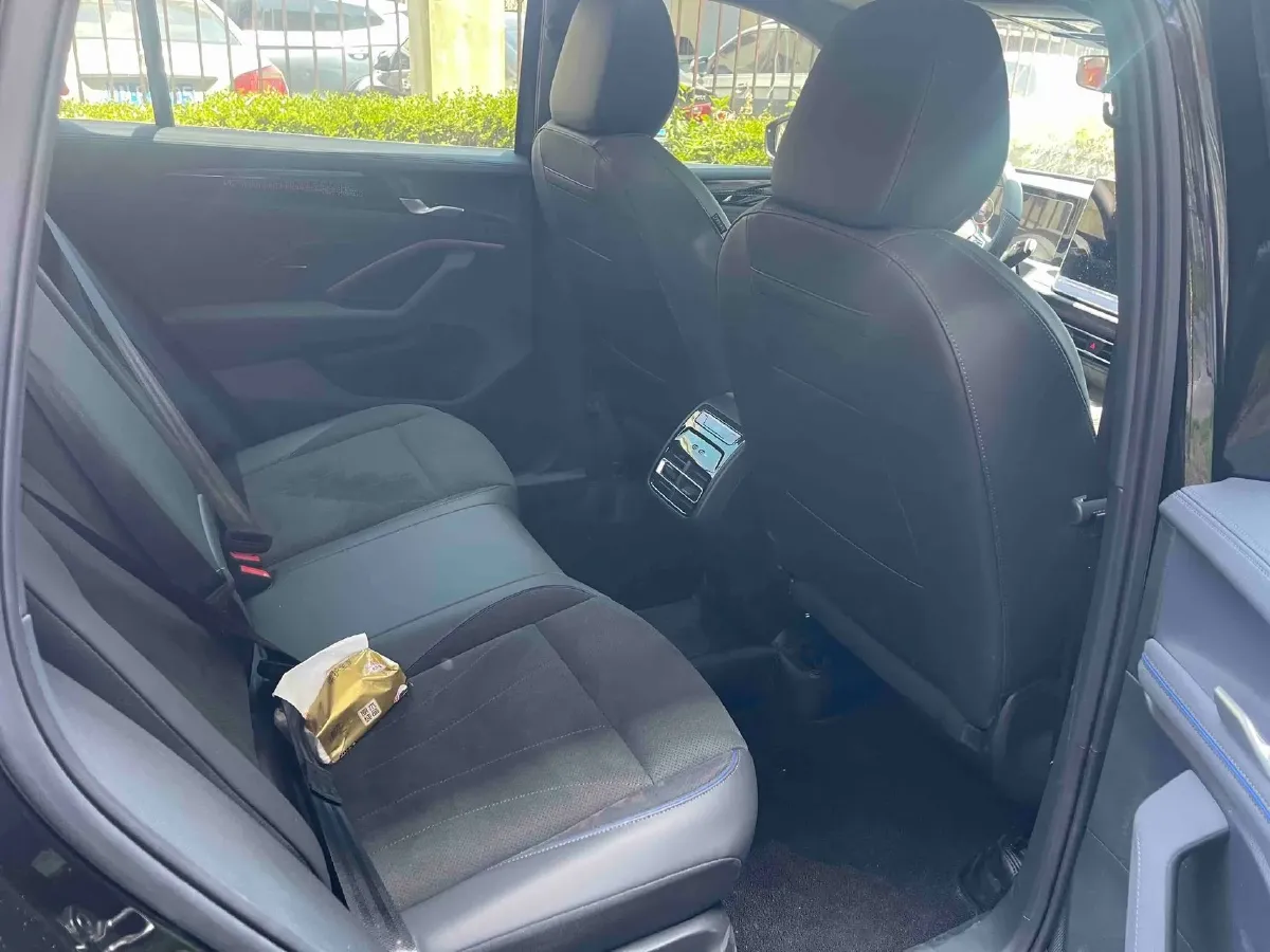 2025 Volkswagen Tiguan L 2.0T 220HP L4 7DCT,autocango,china used car exporter,china ev exporter,chinese used car exporter,chinese used ev exporter