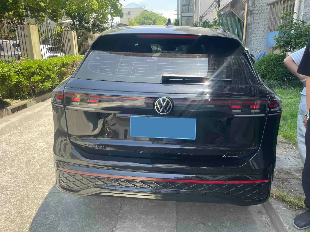 2025 Volkswagen Tiguan L 2.0T 220HP L4 7DCT,autocango,china used car exporter,china ev exporter,chinese used car exporter,chinese used ev exporter