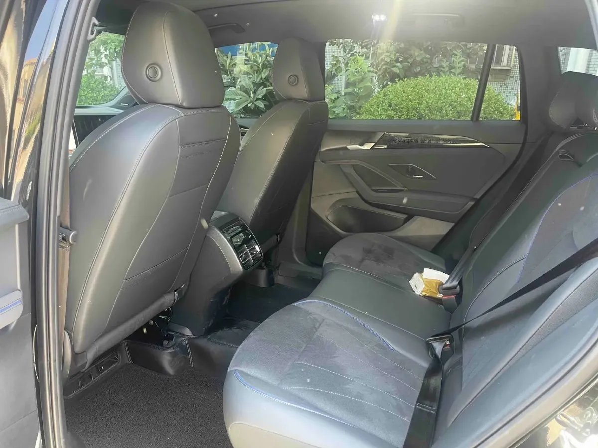 2025 Volkswagen Tiguan L 2.0T 220HP L4 7DCT,autocango,china used car exporter,china ev exporter,chinese used car exporter,chinese used ev exporter