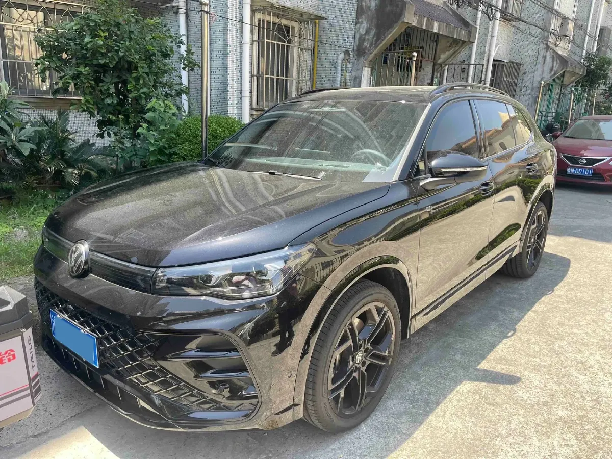 2025 Volkswagen Tiguan L 2.0T 220HP L4 7DCT,autocango,china used car exporter,china ev exporter,chinese used car exporter,chinese used ev exporter