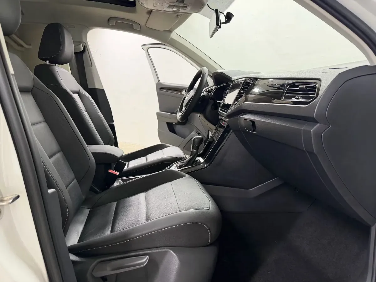 2021 Volkswagen T-Roc 1.4T 150HP L4 7DCT,autocango,china used car exporter,china ev exporter,chinese used car exporter,chinese used ev exporter