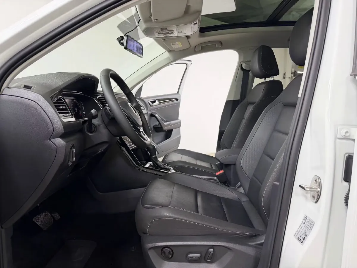 2021 Volkswagen T-Roc 1.4T 150HP L4 7DCT,autocango,china used car exporter,china ev exporter,chinese used car exporter,chinese used ev exporter